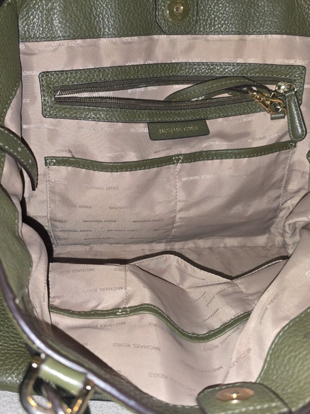 Michael Kors Olive Crossbody bag - Picture 3 of 3